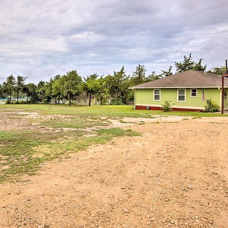 The Gathering Place Brenham Home On 6 Acres Extérieur photo