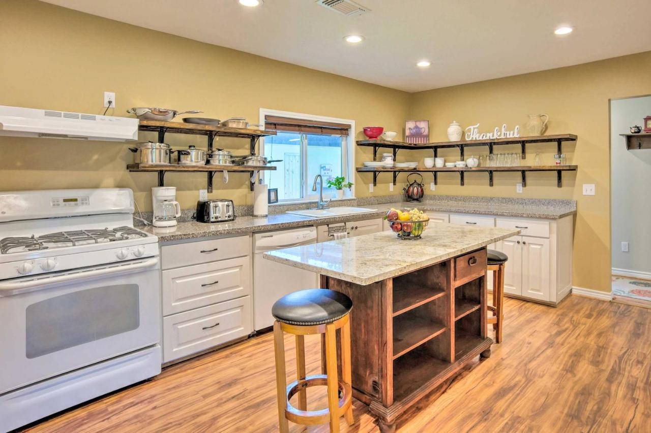 The Gathering Place Brenham Home On 6 Acres Extérieur photo