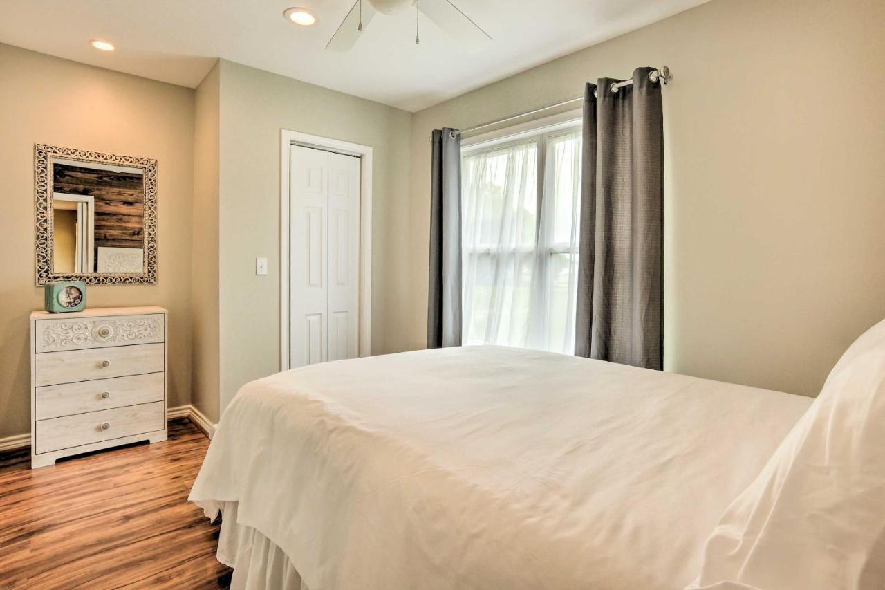 The Gathering Place Brenham Home On 6 Acres Extérieur photo