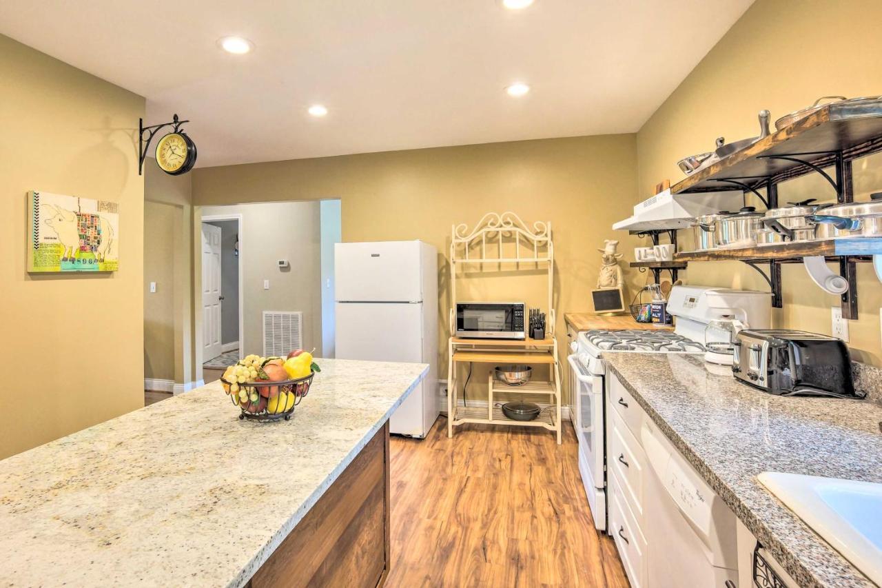 The Gathering Place Brenham Home On 6 Acres Extérieur photo