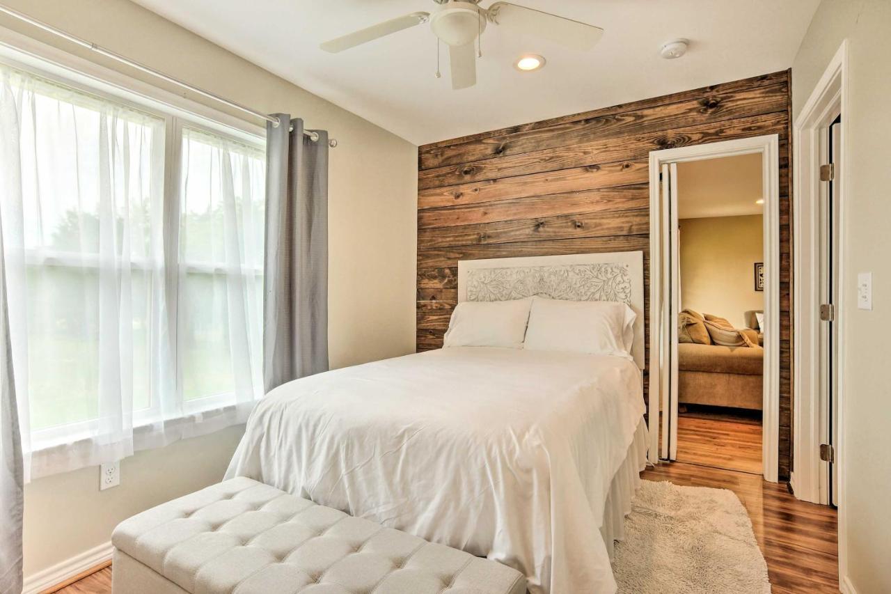 The Gathering Place Brenham Home On 6 Acres Extérieur photo