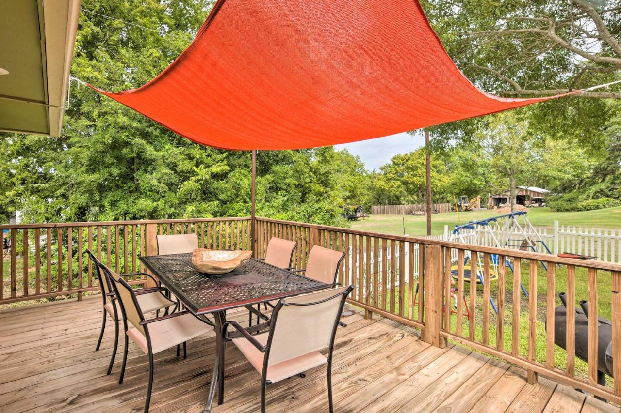 The Gathering Place Brenham Home On 6 Acres Extérieur photo