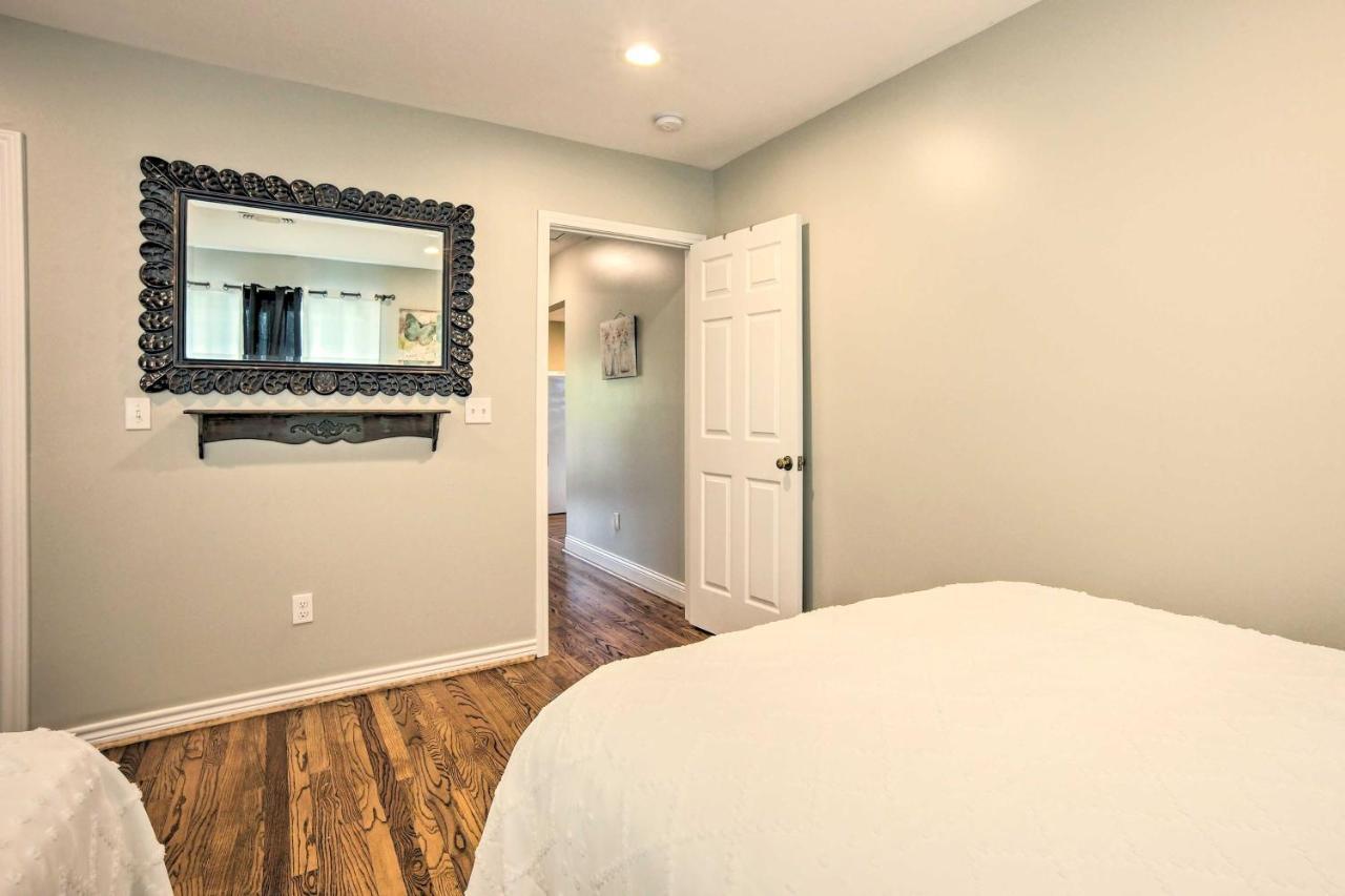 The Gathering Place Brenham Home On 6 Acres Extérieur photo