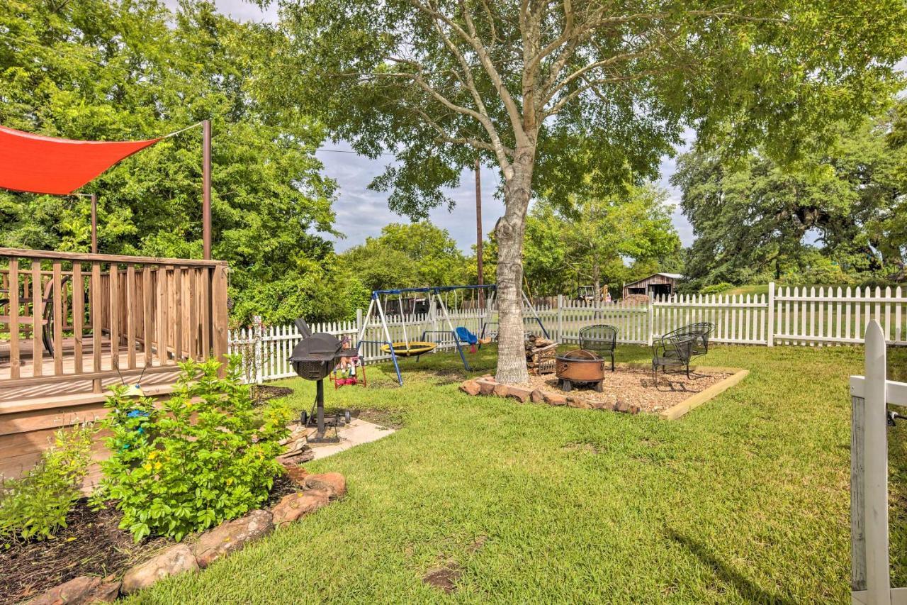 The Gathering Place Brenham Home On 6 Acres Extérieur photo