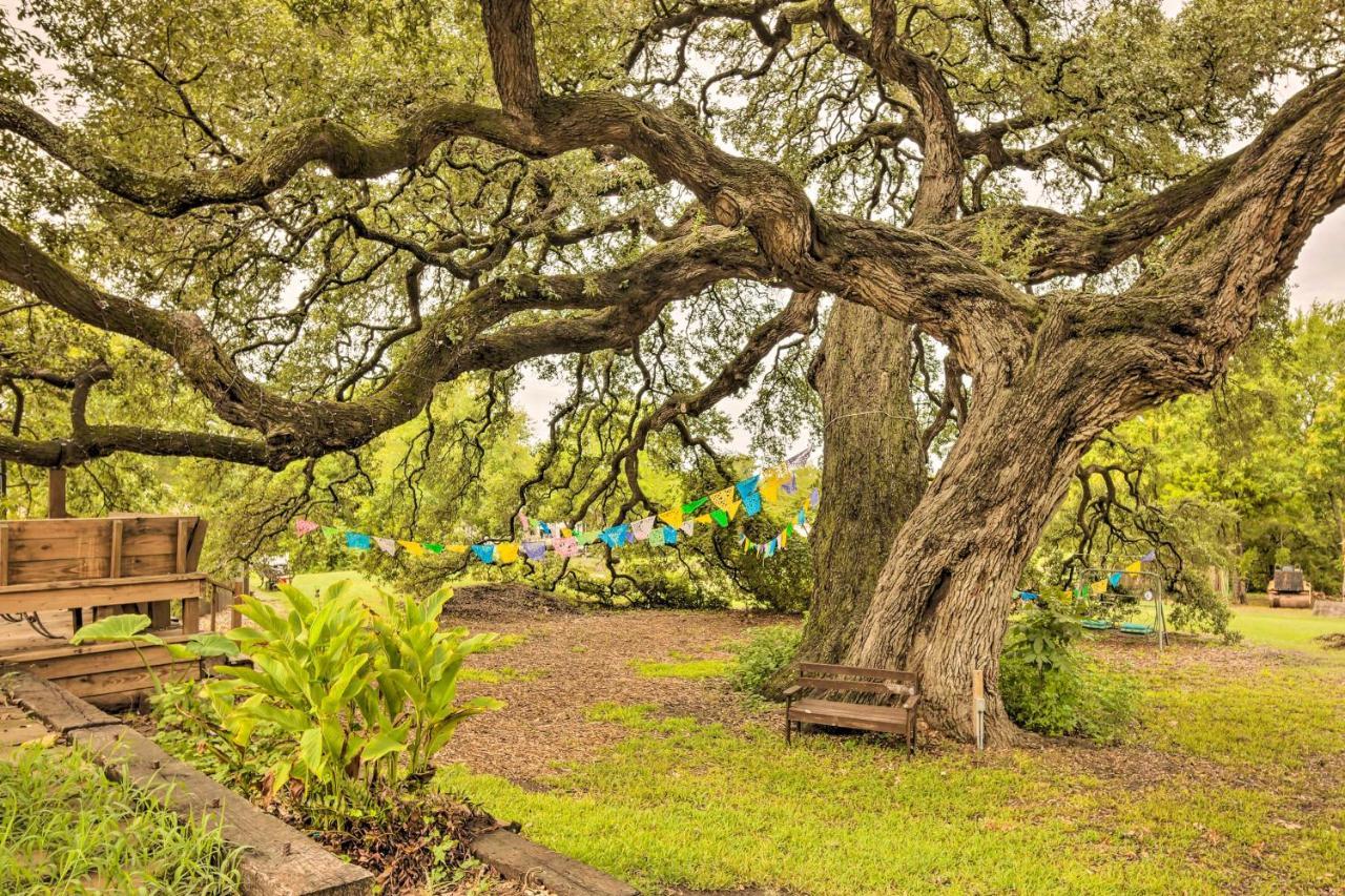 The Gathering Place Brenham Home On 6 Acres Extérieur photo