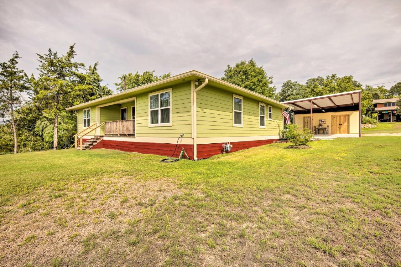 The Gathering Place Brenham Home On 6 Acres Extérieur photo