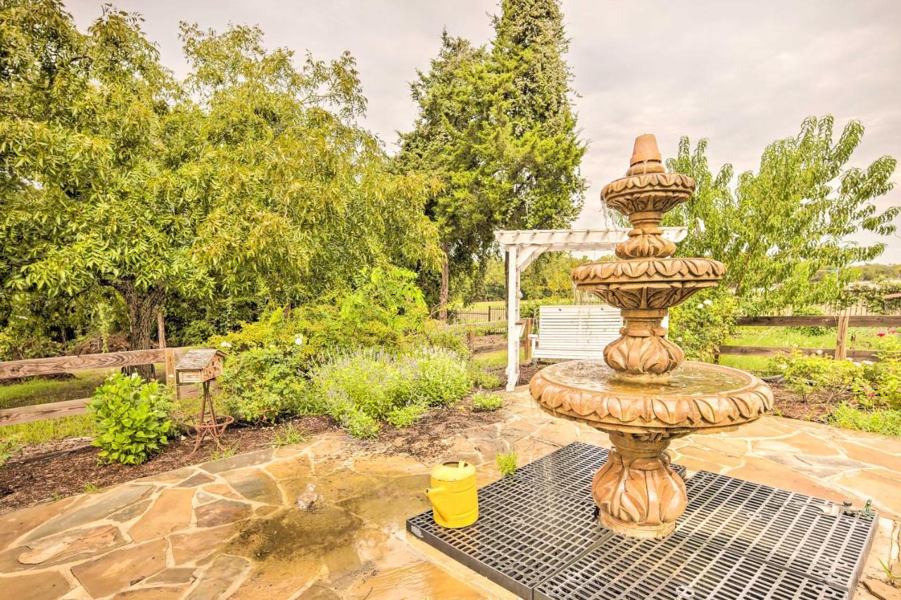 The Gathering Place Brenham Home On 6 Acres Extérieur photo