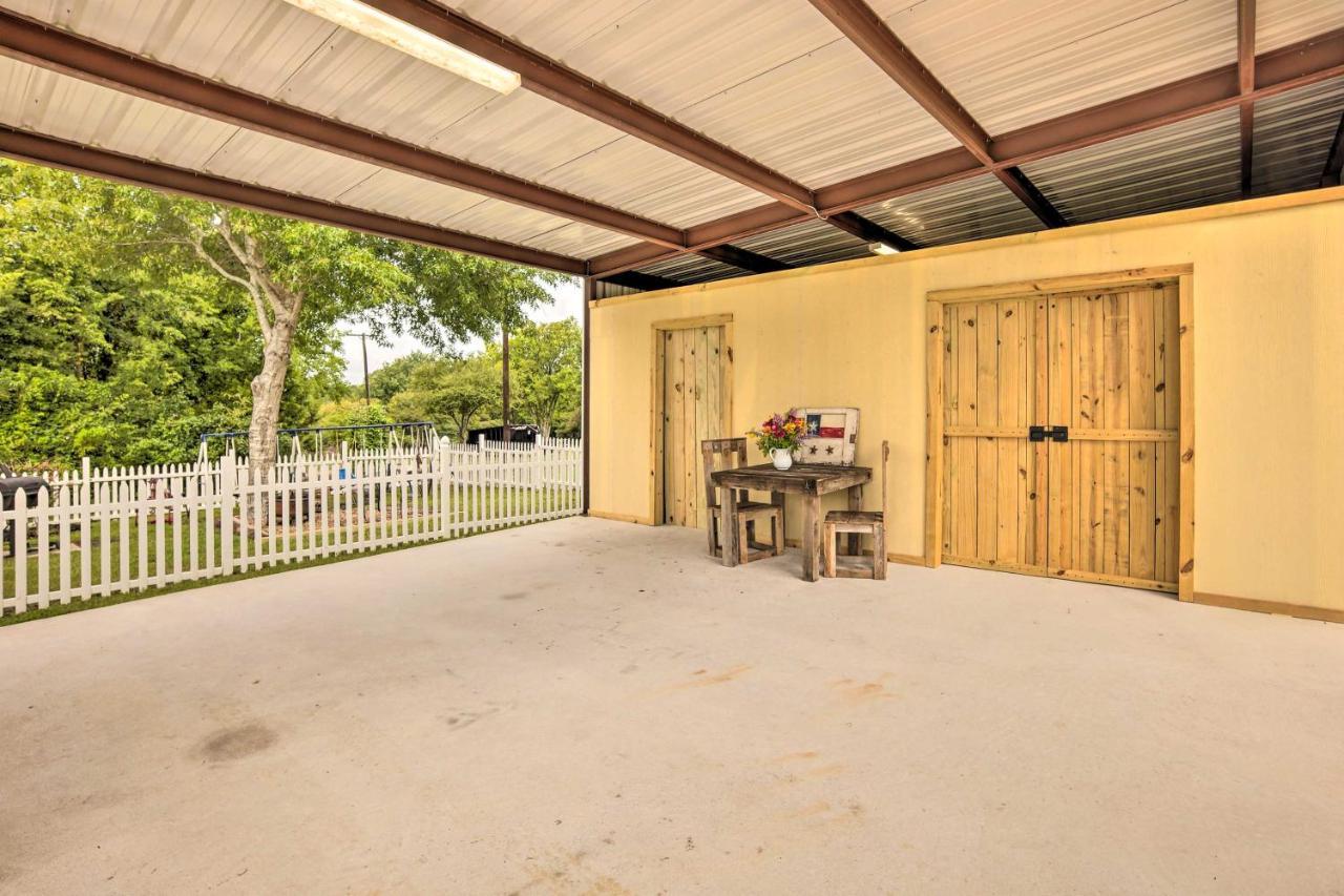 The Gathering Place Brenham Home On 6 Acres Extérieur photo