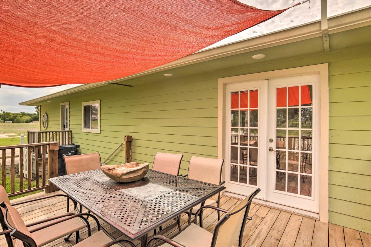 The Gathering Place Brenham Home On 6 Acres Extérieur photo